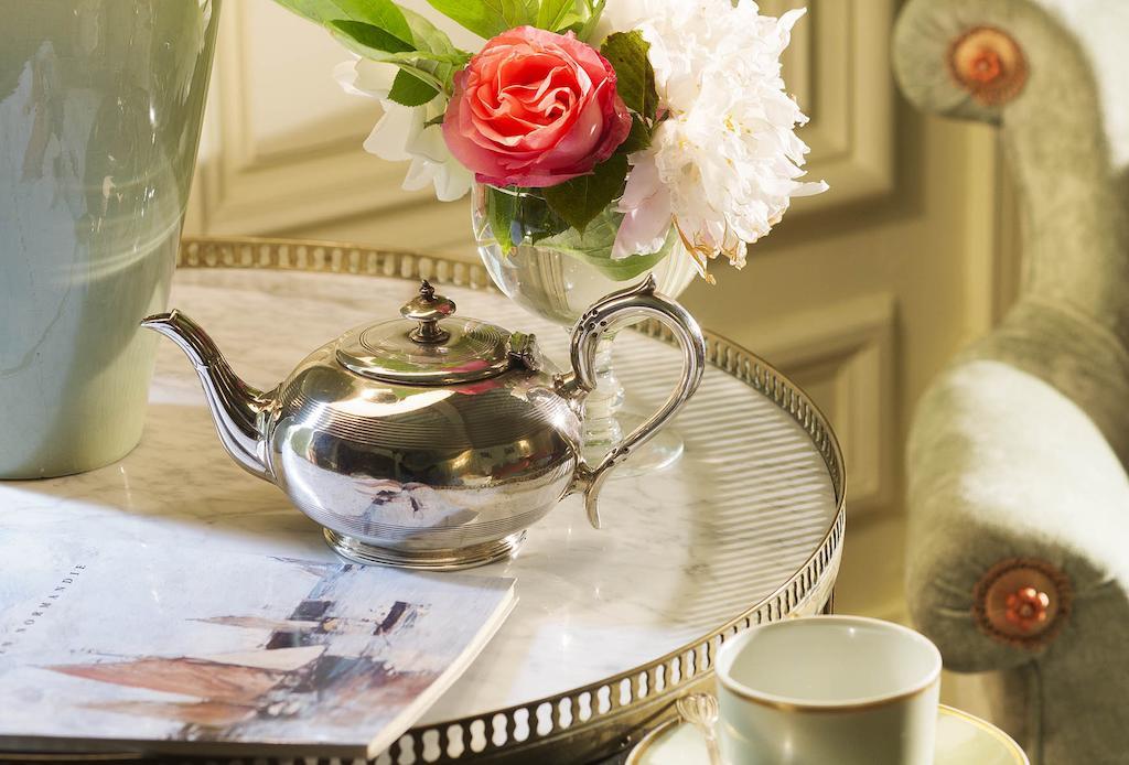Chateau De Beneauville Bed and Breakfast Petiville  Kamer foto