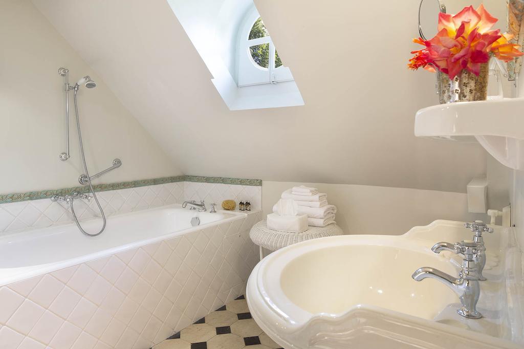 Chateau De Beneauville Bed and Breakfast Petiville  Kamer foto
