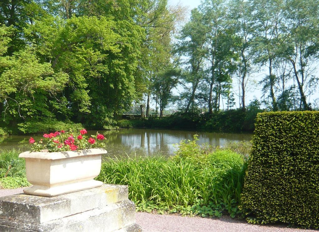 Chateau De Beneauville Bed and Breakfast Petiville  Buitenkant foto