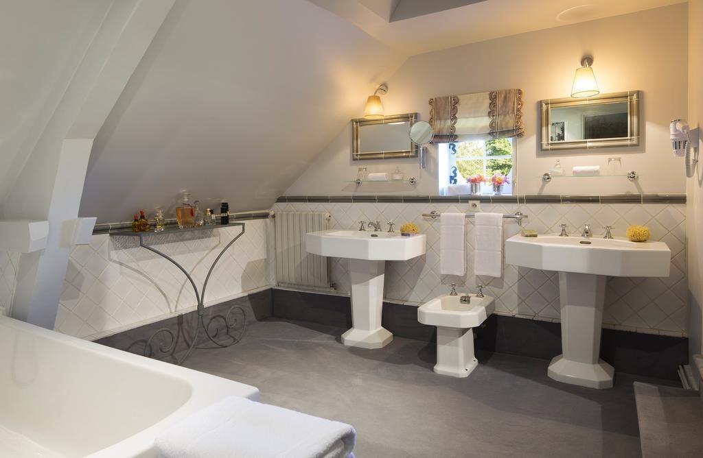 Chateau De Beneauville Bed and Breakfast Petiville  Buitenkant foto